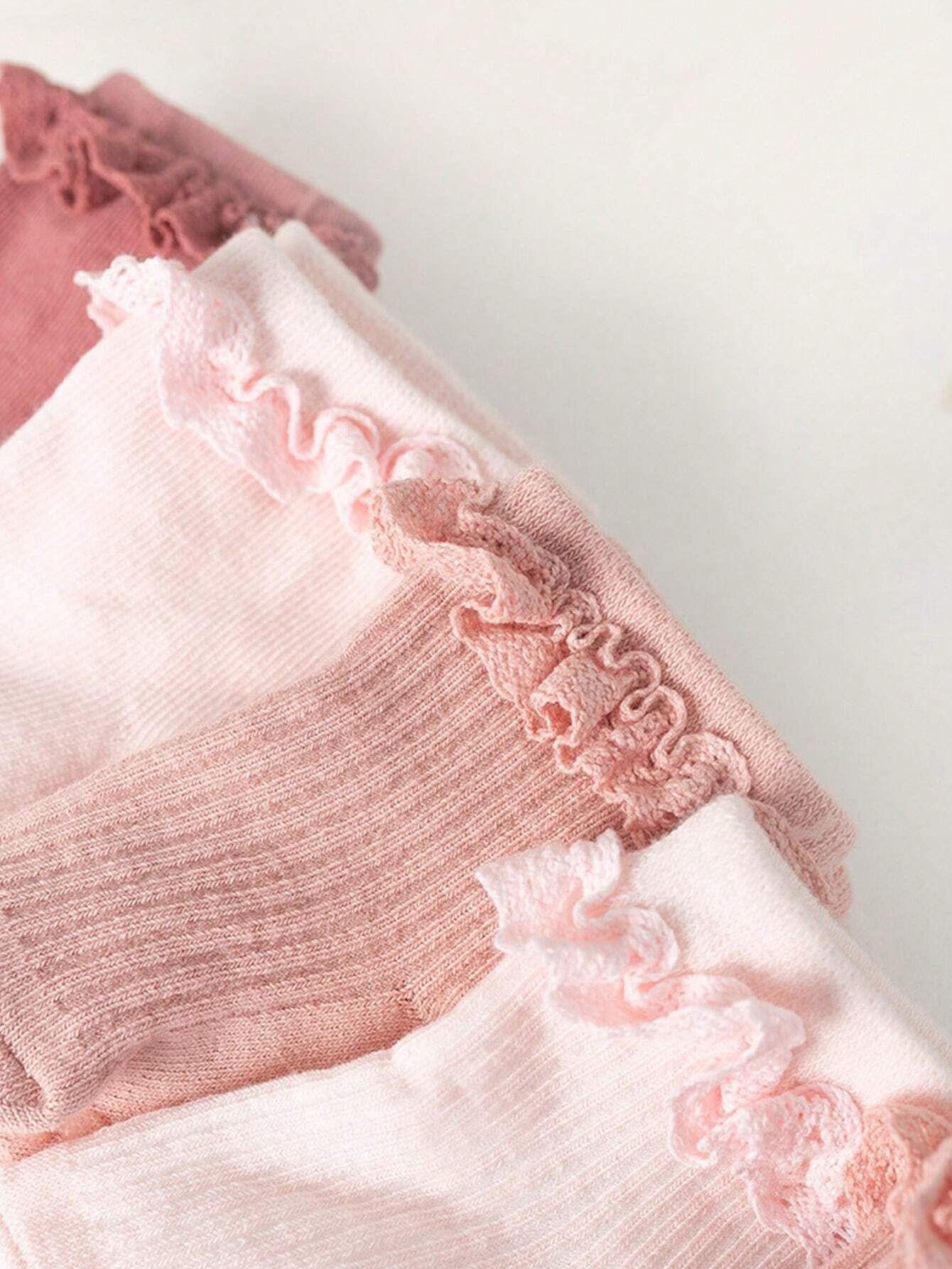 1 pairs Baby Girls' Solid Color Cute Anti-Slip Lace Socks.